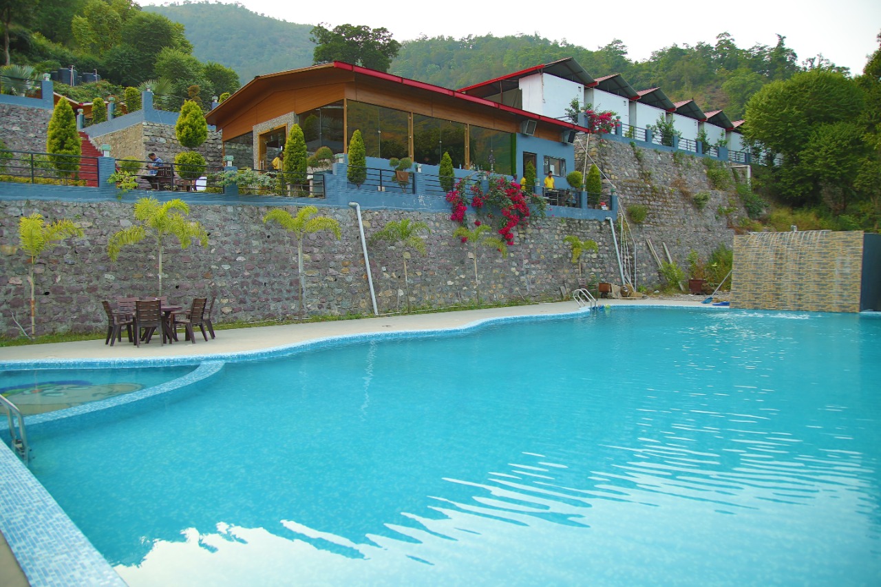 Super Luxury Resort With Pool